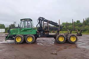 2015 John Deere 1110E  Forwarder